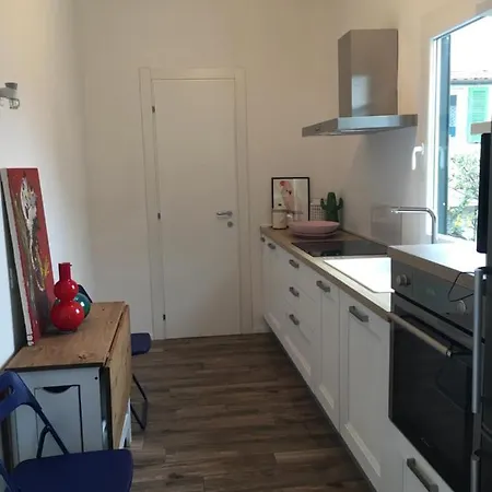Casa A Due Passi Dal Mare Di Viareggio